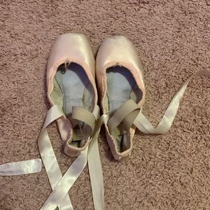 3 pairs of used Suffolk pointe shoes